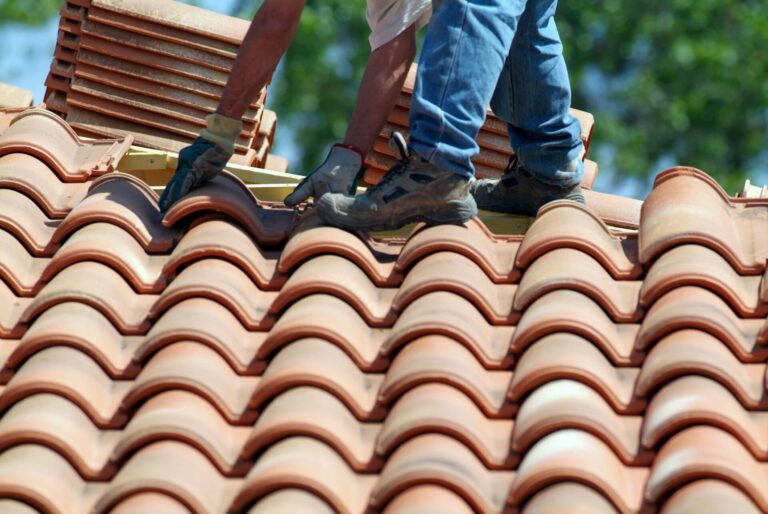 Couvreur à Suresnes : comment choisir un professionnel pour vos travaux de toiture